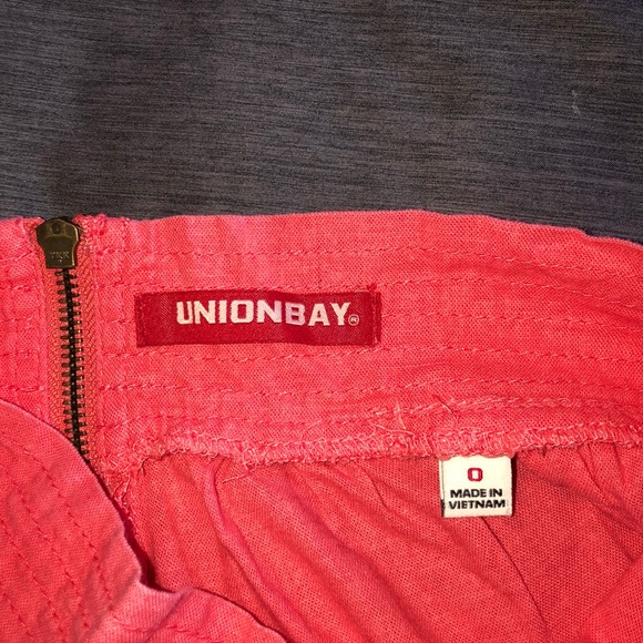 Pink flowy shorts w/ zipper and pockets - Picture 4 of 4